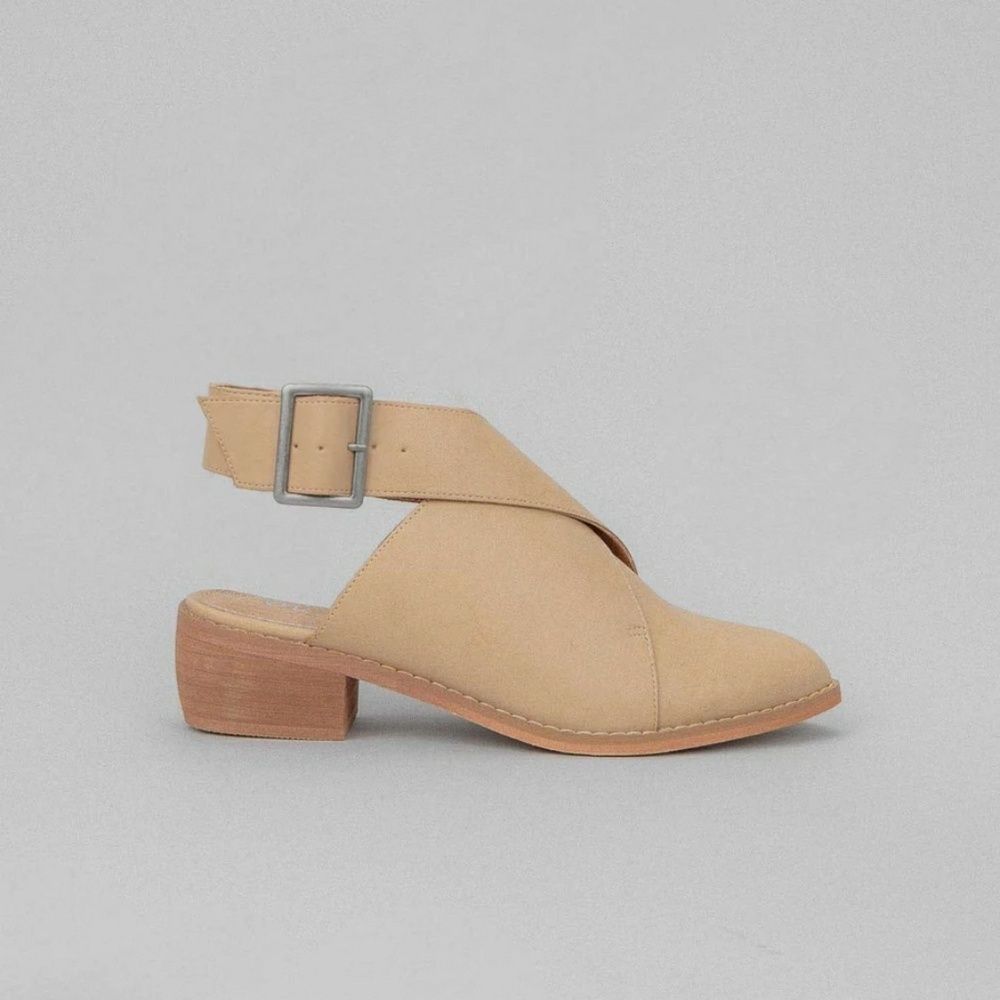 Mi.iM  Sz. 7.5 The Fran Buckle Wrap Mule